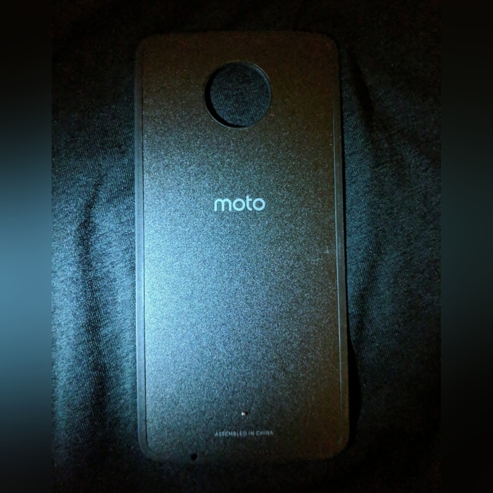 Moto mod clip on shell
